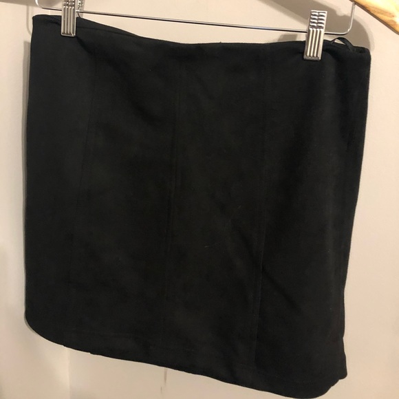Large suede black skirt - Picture 1 of 3